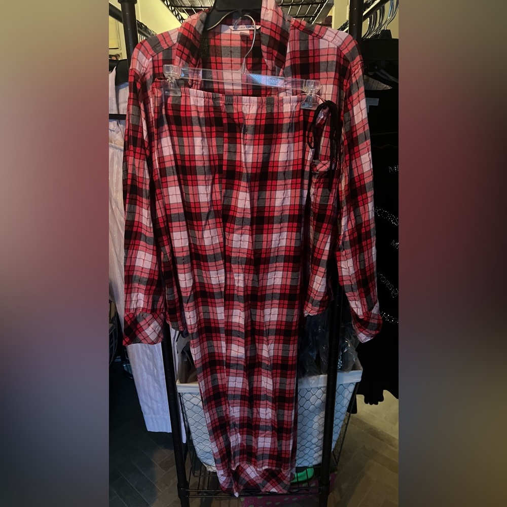 Victoria’s Secret 2 pc Pajama Set Gently Pre-owned